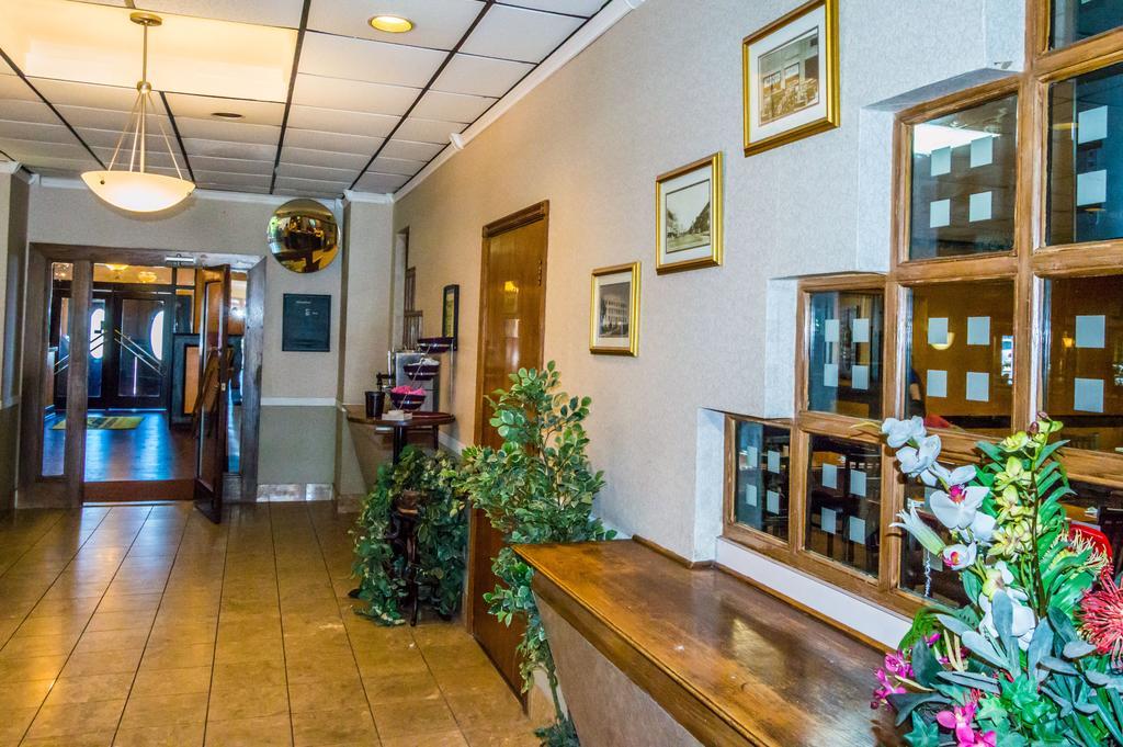 Executive Inn Hotel And Conference Center Лоутън Екстериор снимка