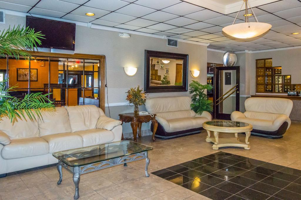 Executive Inn Hotel And Conference Center Лоутън Екстериор снимка