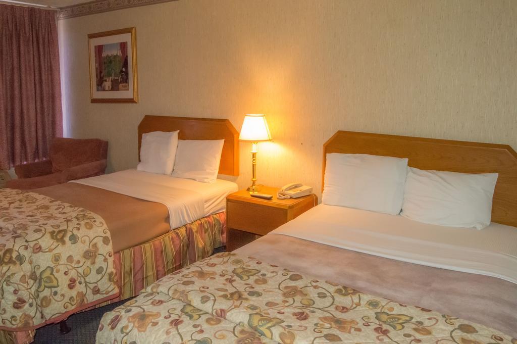 Executive Inn Hotel And Conference Center Лоутън Стая снимка