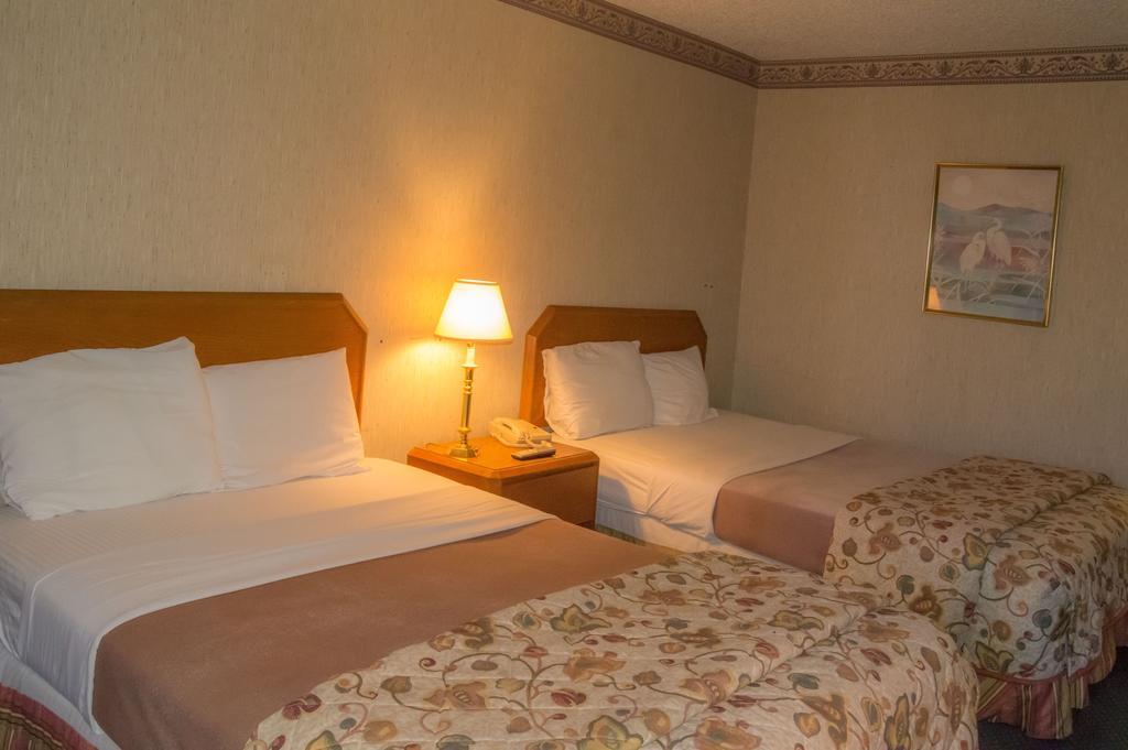Executive Inn Hotel And Conference Center Лоутън Стая снимка