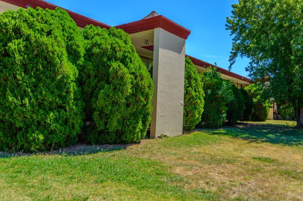 Executive Inn Hotel And Conference Center Лоутън Екстериор снимка