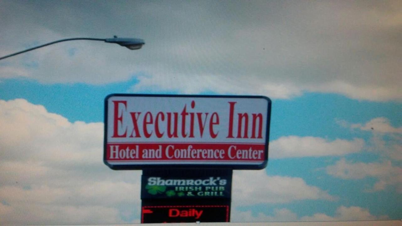 Executive Inn Hotel And Conference Center Лоутън Екстериор снимка